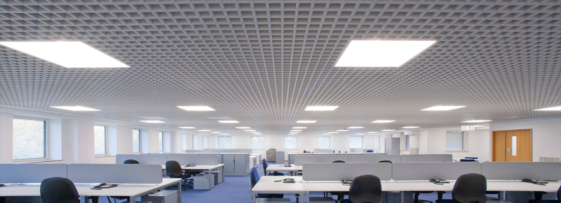 usporne_osvetleni_kancelare_moderni_LED_svetlo